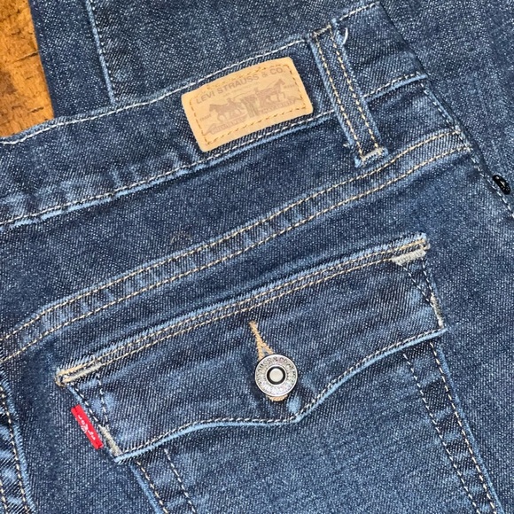 Levi’s Bootcut 512 Slimming Blue Jeans - Picture 6 of 8